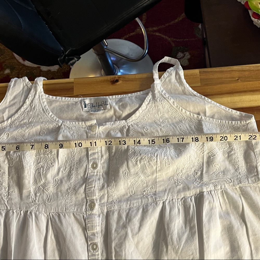 Chic White Embroidered Button Front Nightgown Lin… - image 7